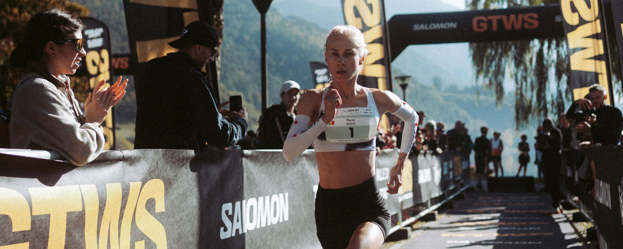 Florea and Elazzaoui fly towards the title in the prologue of the Grand Finale